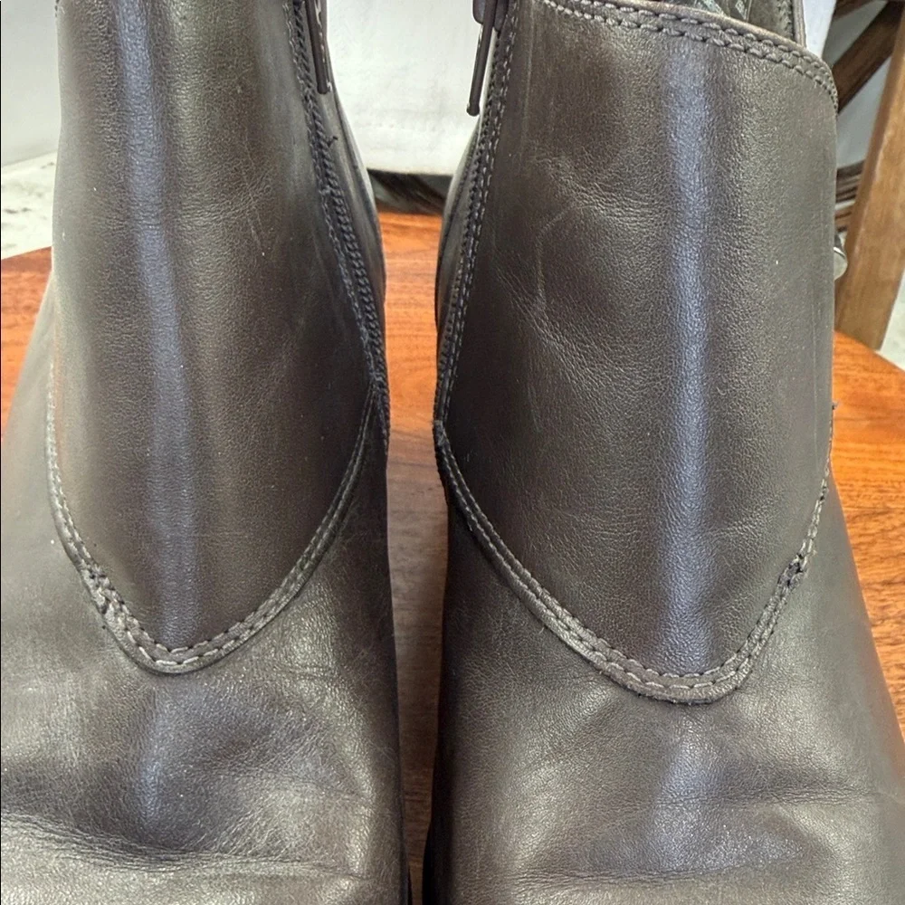 CLARKS® COLLECTION Soft Cushion Brown Leather Side Zip Ankle Boots